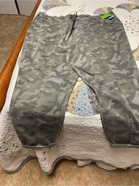 Maurices Olive Gray Camo Jogger Pants